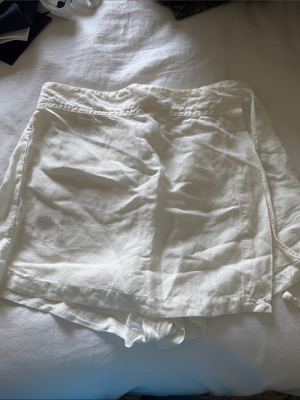 Crisp White Linen-Blend Skort with Tie Waist